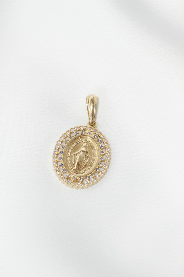 Médaille miraculeuse : histoire, sens et conseils pour bien la choisir